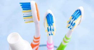 Health Tips: भूलकर भी न करें किसी और का टूथब्रश इस्तेमाल, वरना हो जाएगी ये खतरनाक बीमारी
