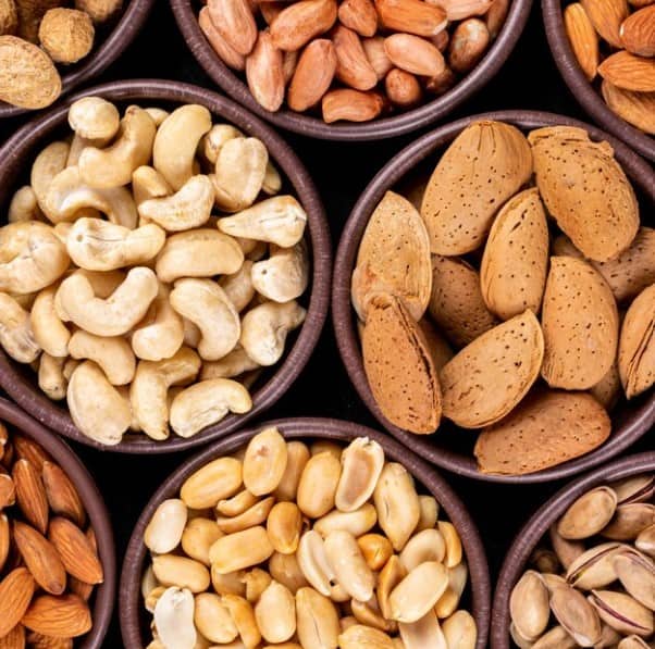 Nuts Side Effects: ज्यादा ड्राई फ्रूट्स खाने से हो सकते हैं बीमार, आइए जानते हैं....