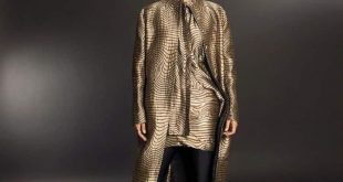 Sonam Kapoor Photo: सोनम कपूर ने गोल्डन मिनी ड्रेस और लॉन्ग जैकेट में अपना स्टाइल दिखाया
