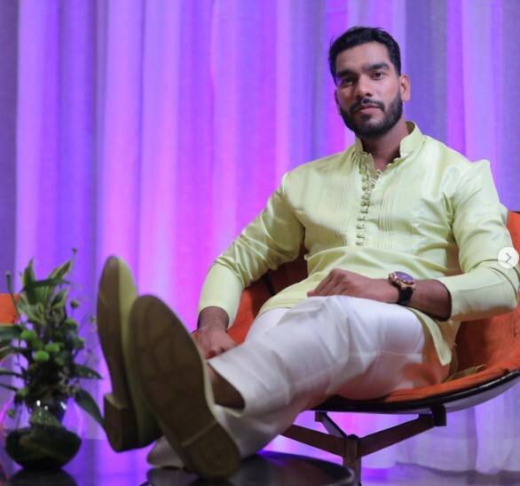 Venkatesh Iyer Engaged: टीम इंडिया के क्रिकेटर वेंकटेश अय्यर ने कर ली सगाई, देखें तस्वीरें