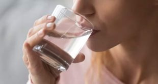 Water After Meal: खाने के तुरंत बाद न पिएं पानी, वरना हो जाएंगी ये 5 समस्याएं